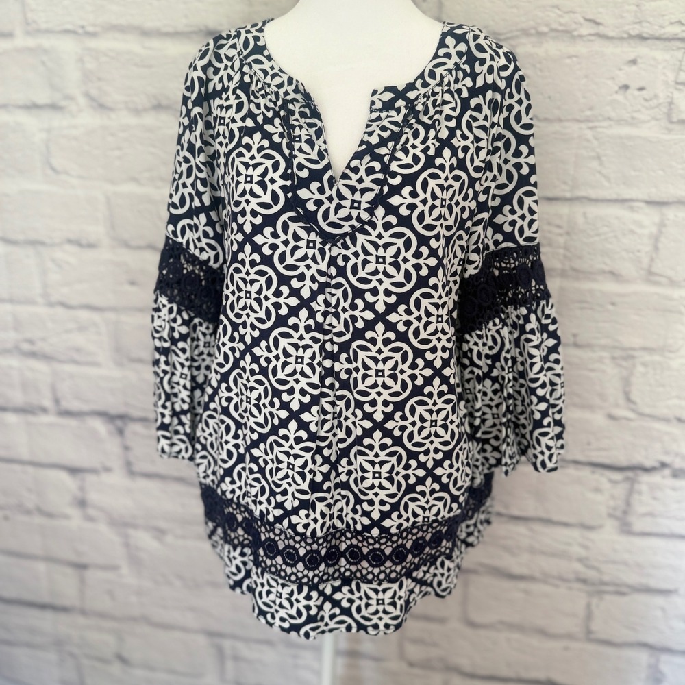 Crown‎ & Ivy Top Womens S Blue White Crochet Lace Bell Sleeve Geometric Boho